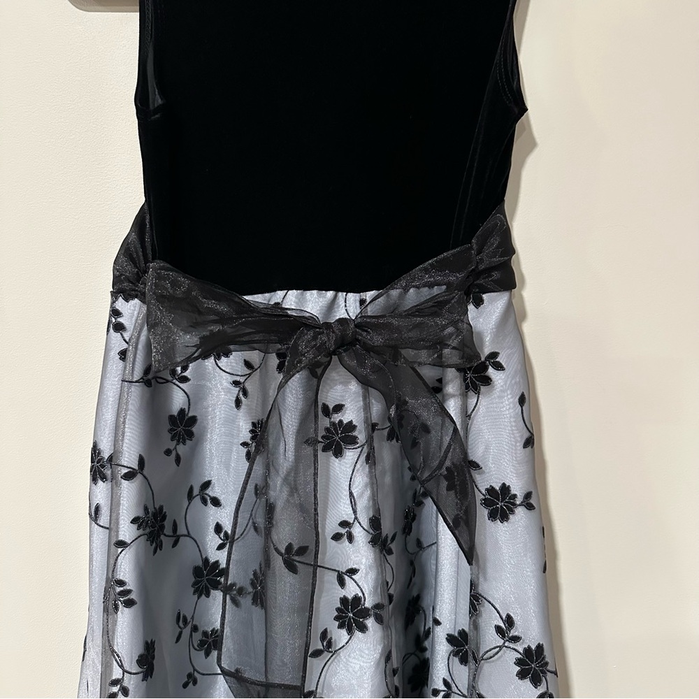 Rare Edition Girls Formal Dress Size 16 Black Velvet Silver Chiffon Holiday - Picture 4 of 7